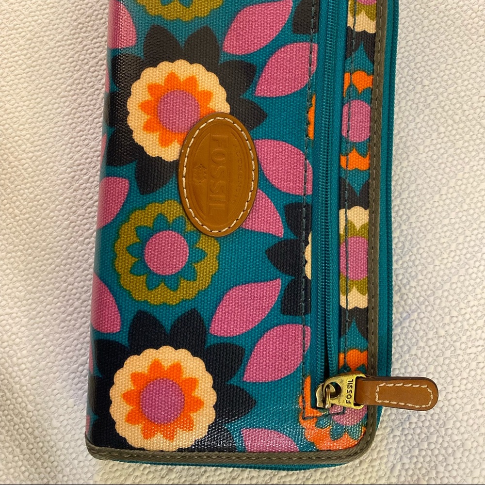 Fossil Flowered Print Wallet Almost New - image 7